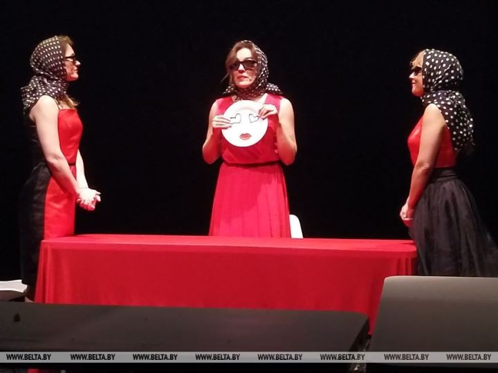 Моноспектакль на троих «День Б.» поставили в Брестском театре драмы