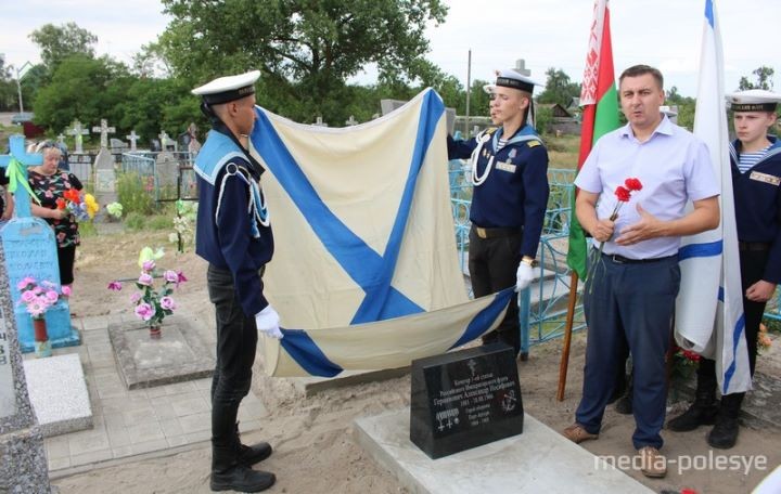 В Пинском районе восстановлены надгробные памятники защитнику Порт-Артура и его супруги