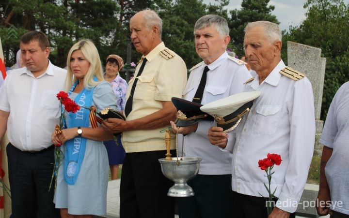 В Пинском районе восстановлены надгробные памятники защитнику Порт-Артура и его супруги