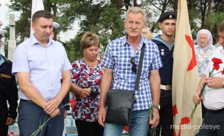 В Пинском районе восстановлены надгробные памятники защитнику Порт-Артура и его супруги