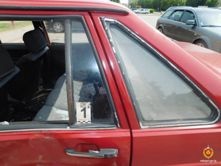 В Березе молодой человек разгромил чужой автомобиль после расставания с девушкой