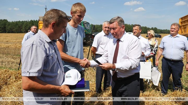 День города на жатве, или Как мэр Бреста комбайнеров поздравлял