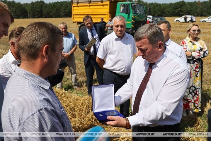 День города на жатве, или Как мэр Бреста комбайнеров поздравлял