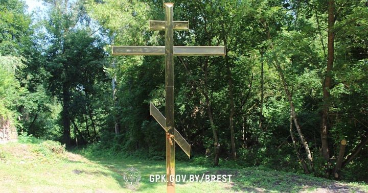 На острове Пограничном состоялось освящение креста в память пограничников, погибших в июне 1941 года