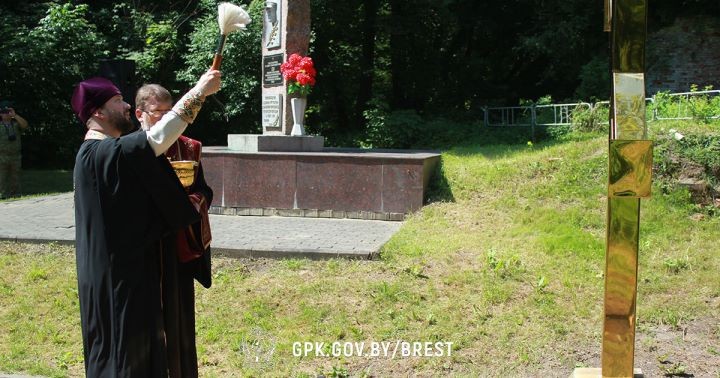 На острове Пограничном состоялось освящение креста в память пограничников, погибших в июне 1941 года