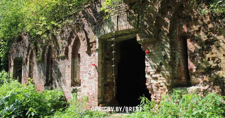 На острове Пограничном состоялось освящение креста в память пограничников, погибших в июне 1941 года