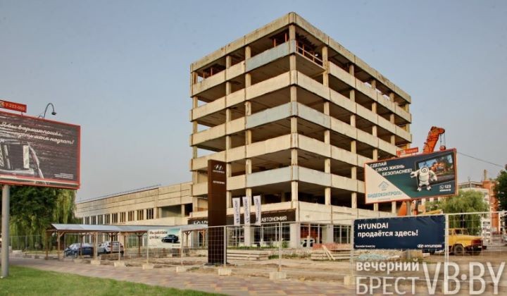 Строительный бум на Янки Купалы в Бресте. Какая компания разместит головной офис в бывшем здании «Ковров Бреста»?