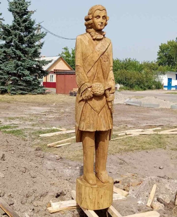 Деревянные скульптуры Огинского и Боны Сфорцы на областных плэнерах создал житель Брестчины