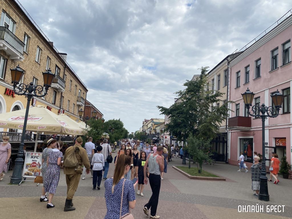 Атмосферу последнего мирного дня 1941 года воссоздали в центре Бреста