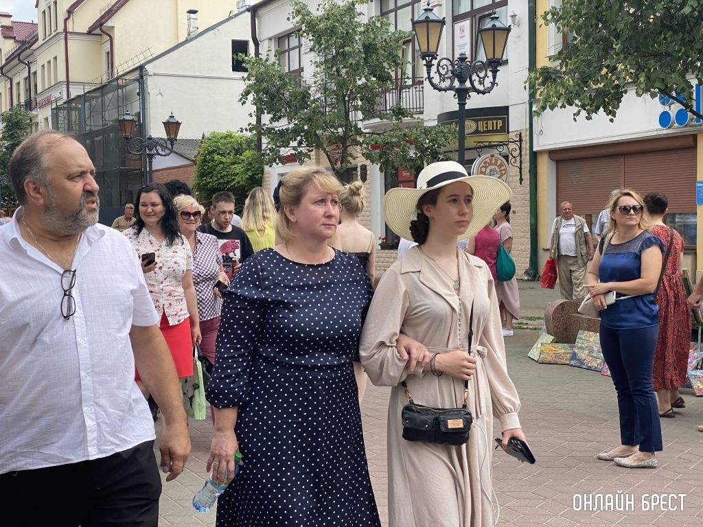 Атмосферу последнего мирного дня 1941 года воссоздали в центре Бреста