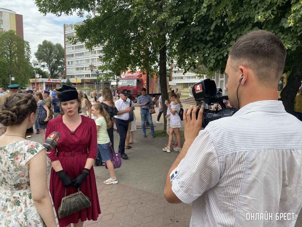 Атмосферу последнего мирного дня 1941 года воссоздали в центре Бреста