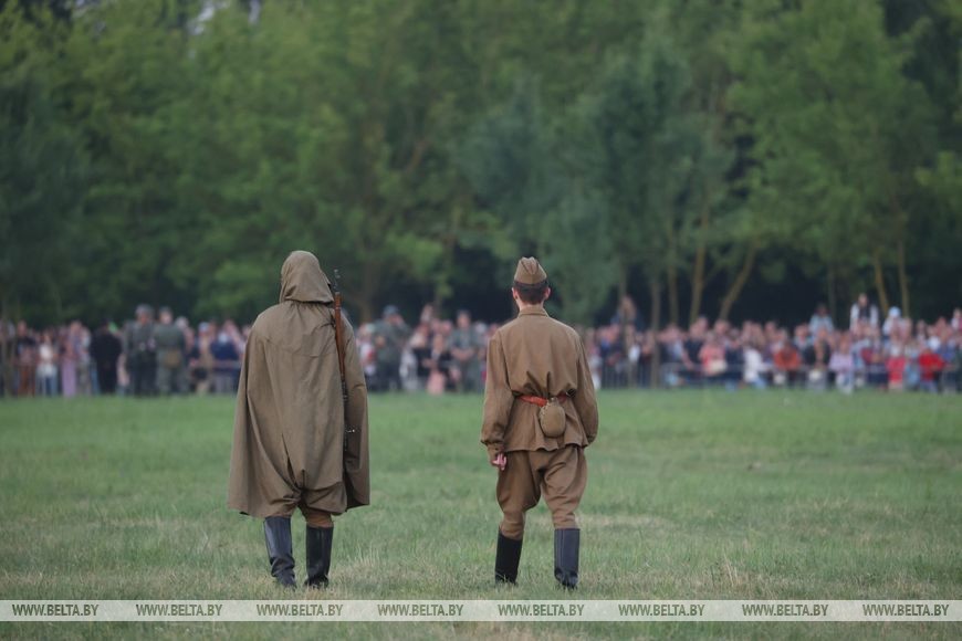 Более 300 реконструкторов воссоздали ключевые эпизоды обороны в Брестской крепости