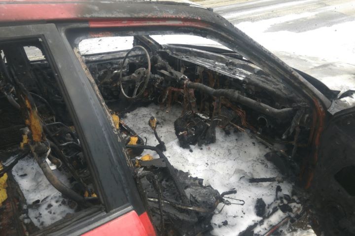 В Березе полностью сгорела машина