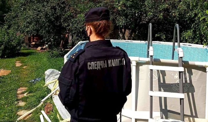 Мужчина чистил бассейн и погиб от удара электротоком