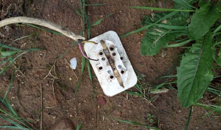 Мужчина чистил бассейн и погиб от удара электротоком