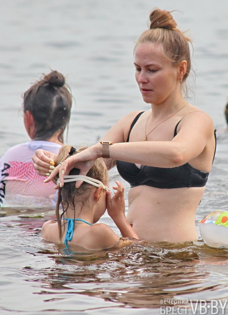 В последние дни июля брестчане снова потянулись к воде
