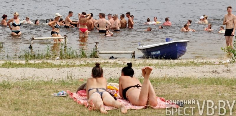 В последние дни июля брестчане снова потянулись к воде