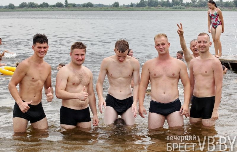 В последние дни июля брестчане снова потянулись к воде