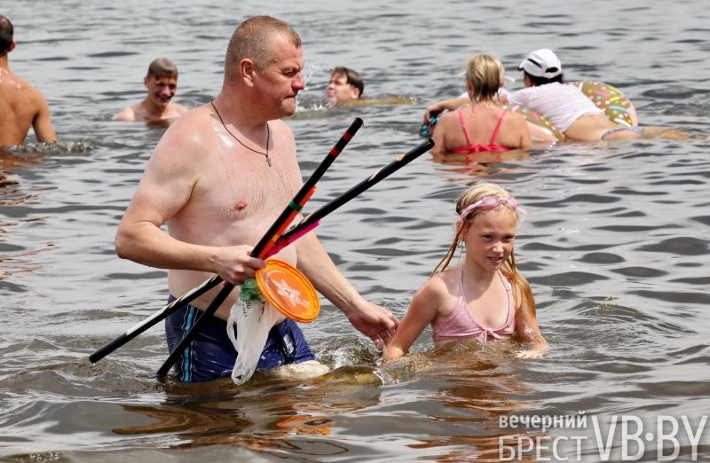 В последние дни июля брестчане снова потянулись к воде