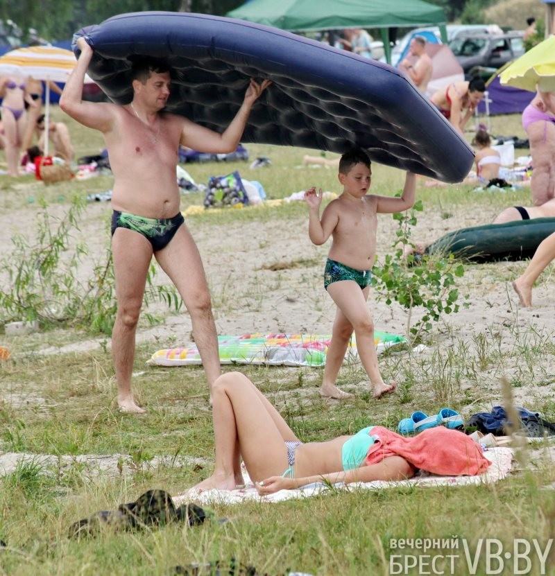 В последние дни июля брестчане снова потянулись к воде