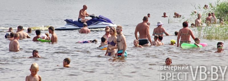 В последние дни июля брестчане снова потянулись к воде