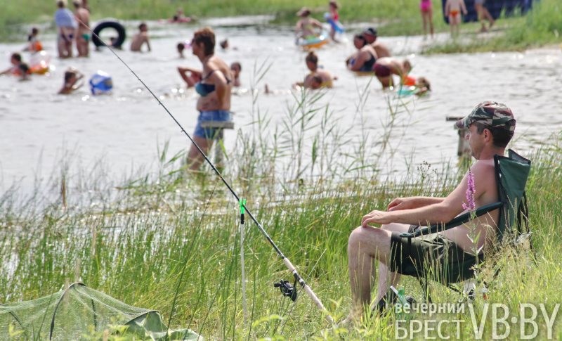 В последние дни июля брестчане снова потянулись к воде