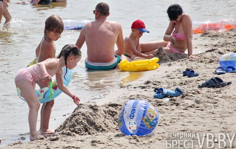 В последние дни июля брестчане снова потянулись к воде