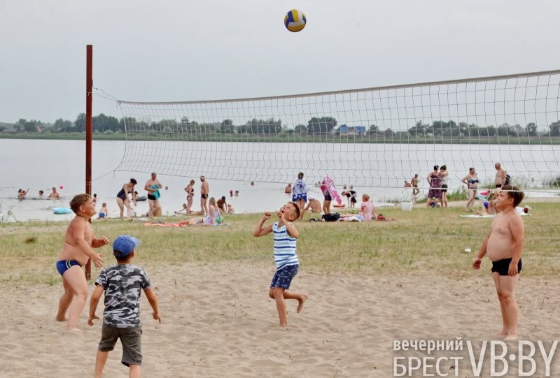 В последние дни июля брестчане снова потянулись к воде