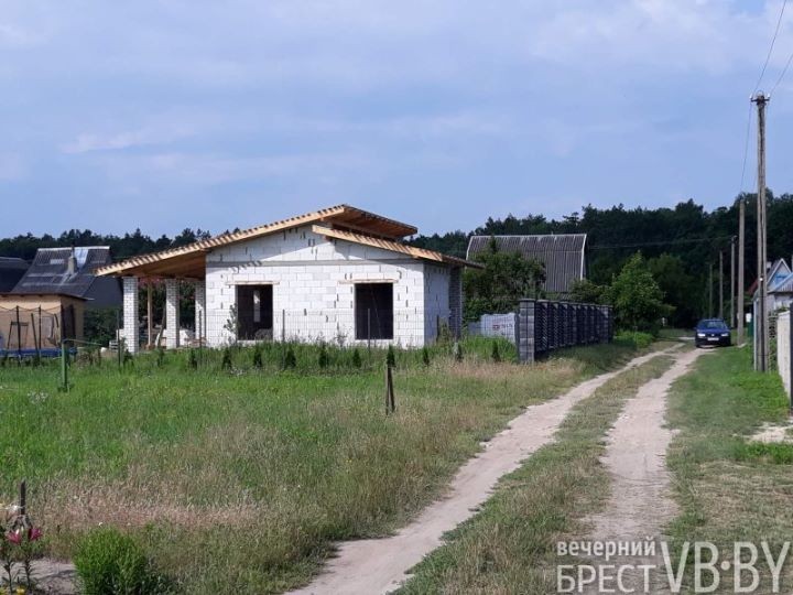 Жабинковчанка построила дом в садоводческом товариществе и отважилась на «зимовку». Какие сюрпризы ее ожидали?