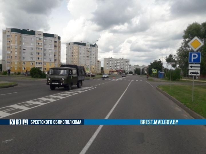 В Кобрине автомобиль сбил 13-летнего мальчика на велосипеде