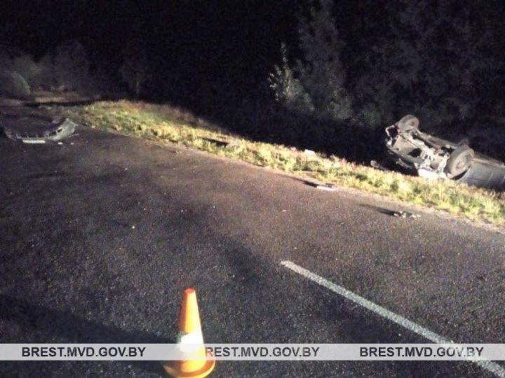 На Брестчине бесправник врезался в легковушку и перевернулся