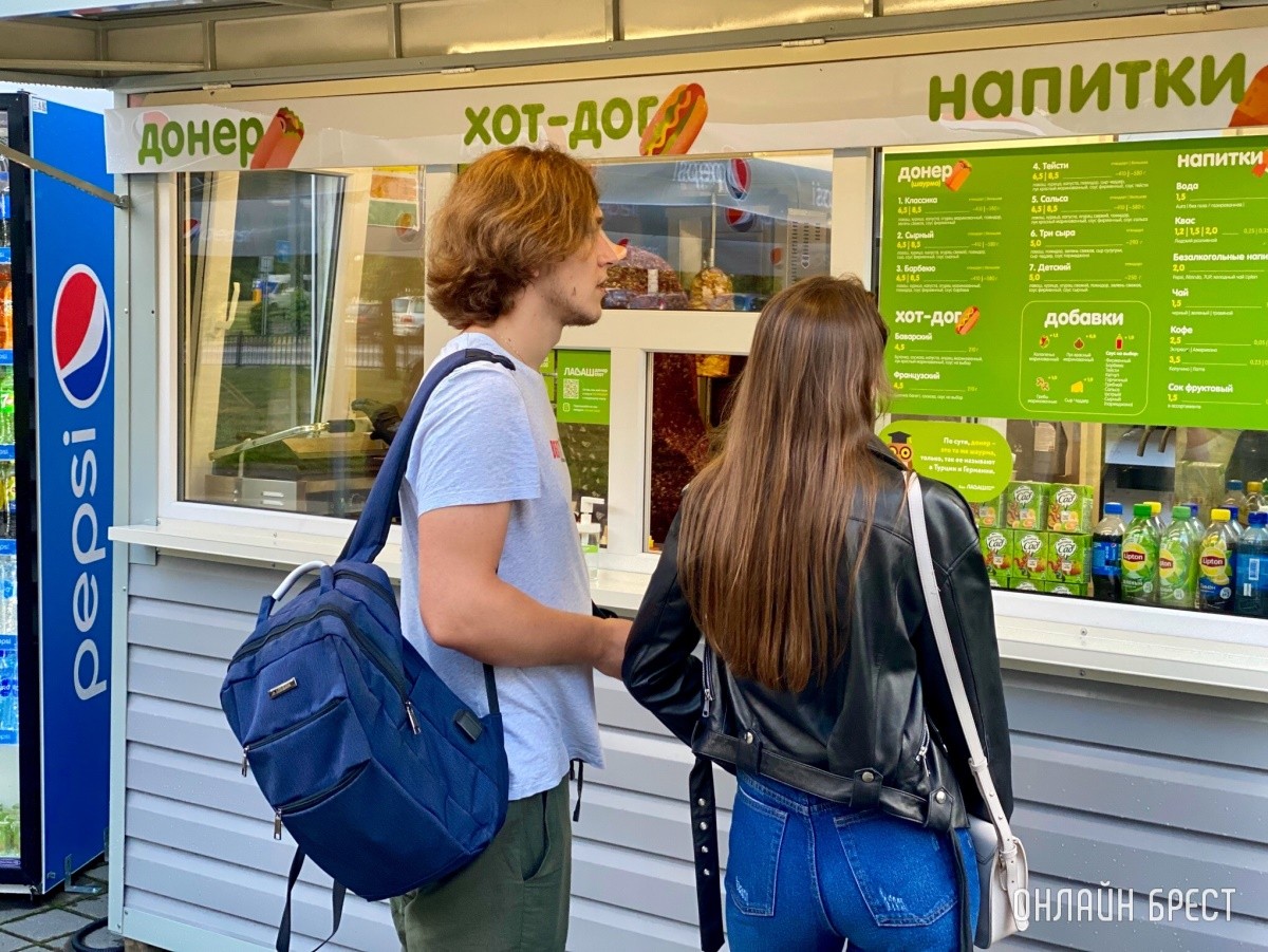 Донеры (шаурма) и Хот-доги, которые ты оценишь! В Бресте на Востоке открылось новое заведение «Лаваш донер спот»