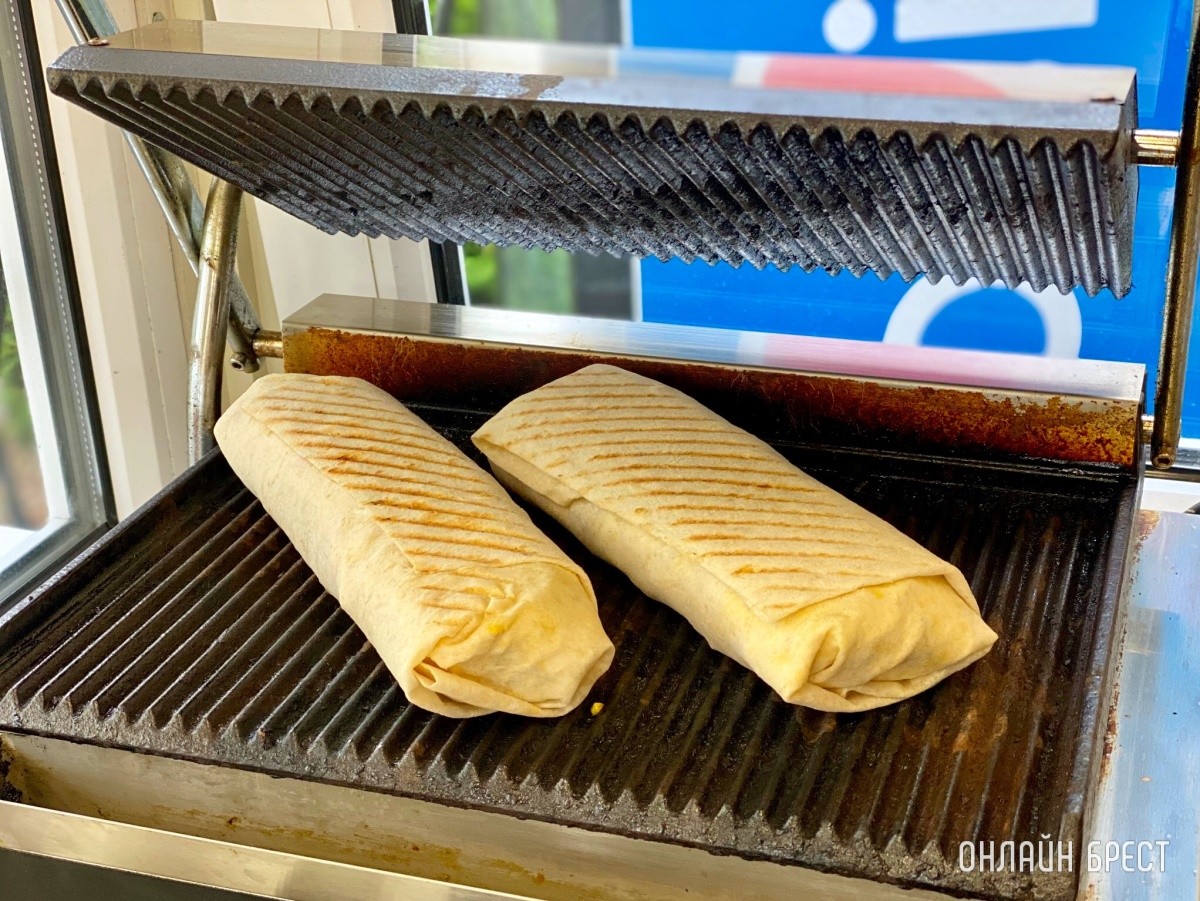 Донеры (шаурма) и Хот-доги, которые ты оценишь! В Бресте на Востоке открылось новое заведение «Лаваш донер спот»