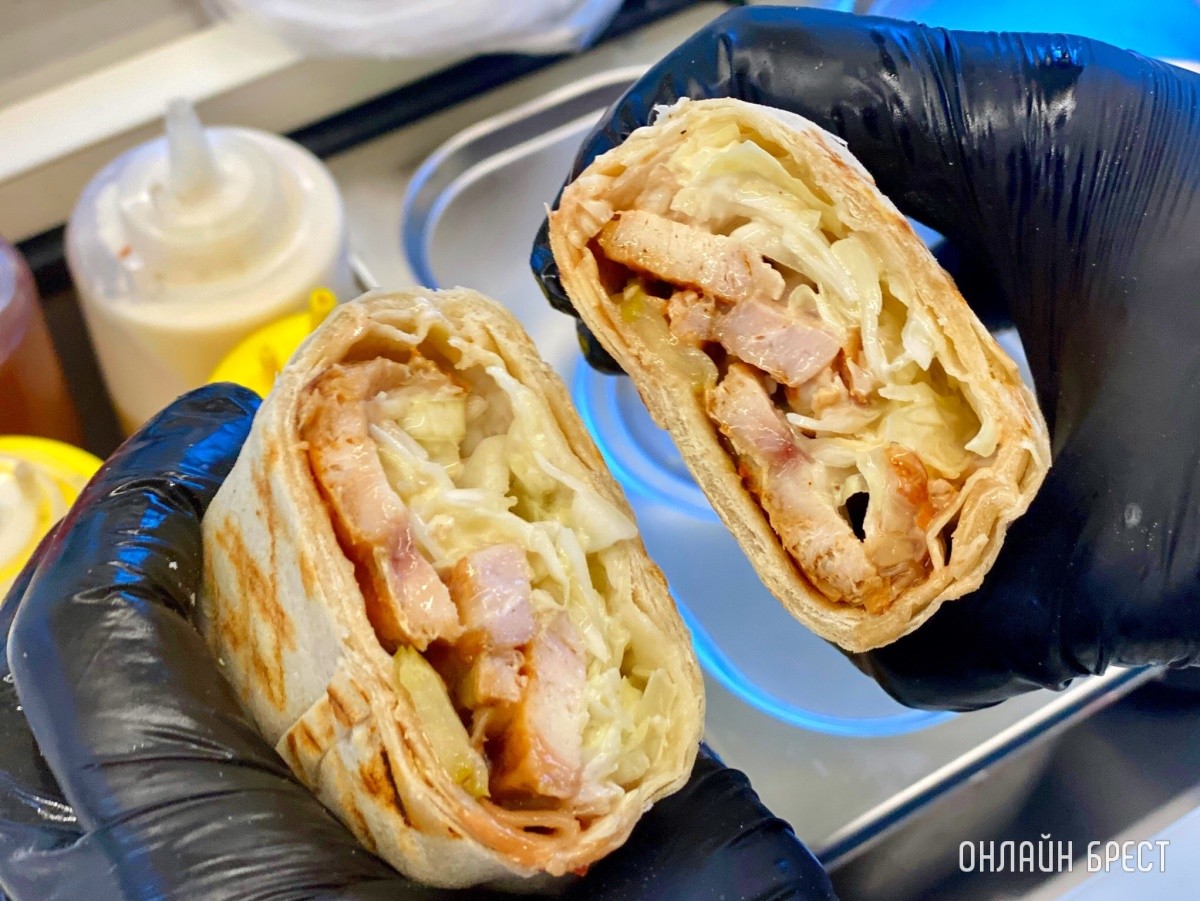 Донеры (шаурма) и Хот-доги, которые ты оценишь! В Бресте на Востоке открылось новое заведение «Лаваш донер спот»
