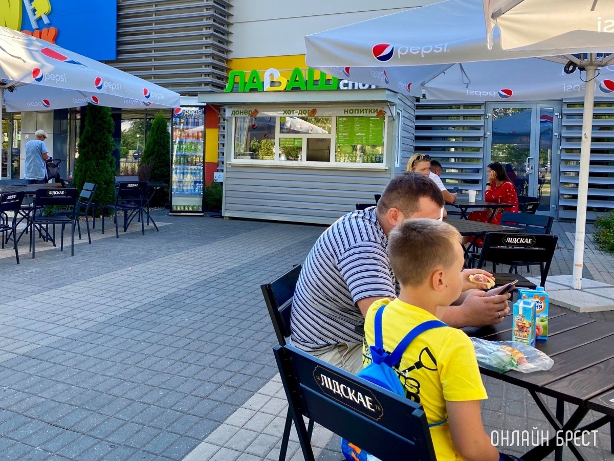 Донеры (шаурма) и Хот-доги, которые ты оценишь! В Бресте на Востоке открылось новое заведение «Лаваш донер спот»