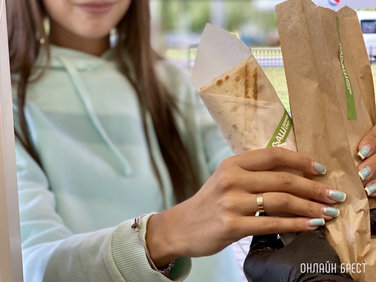 Донеры (шаурма) и Хот-доги, которые ты оценишь! В Бресте на Востоке открылось новое заведение «Лаваш донер спот»