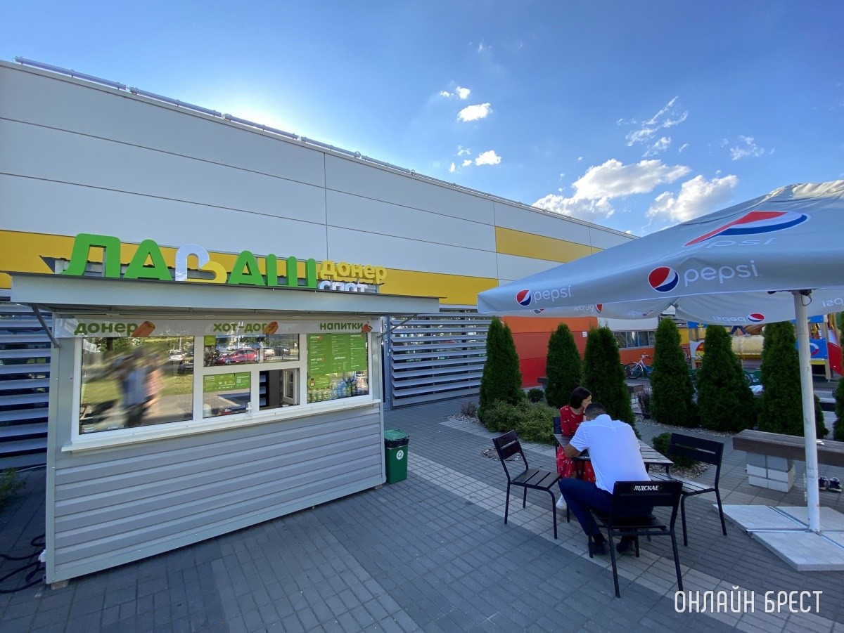 Донеры (шаурма) и Хот-доги, которые ты оценишь! В Бресте на Востоке открылось новое заведение «Лаваш донер спот»