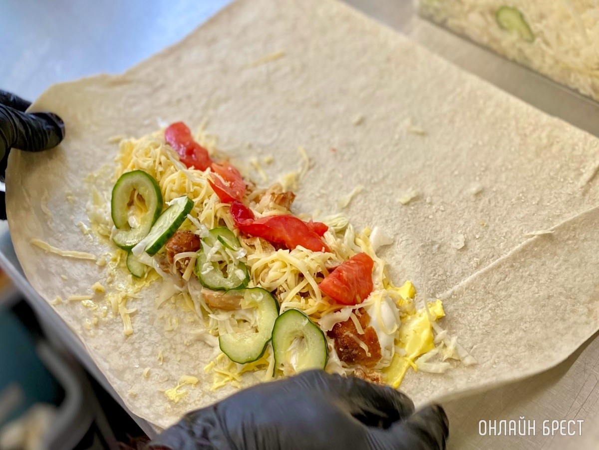 Донеры (шаурма) и Хот-доги, которые ты оценишь! В Бресте на Востоке открылось новое заведение «Лаваш донер спот»