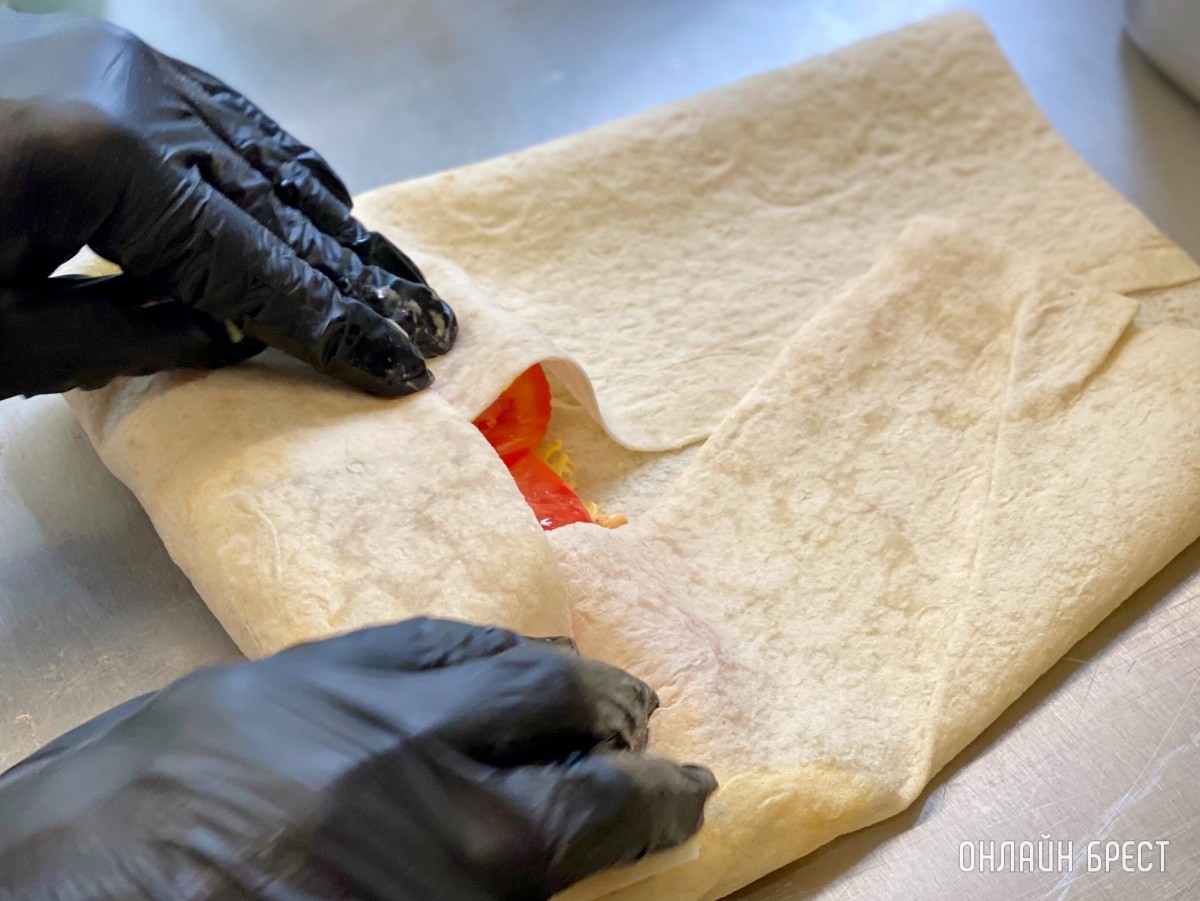 Донеры (шаурма) и Хот-доги, которые ты оценишь! В Бресте на Востоке открылось новое заведение «Лаваш донер спот»