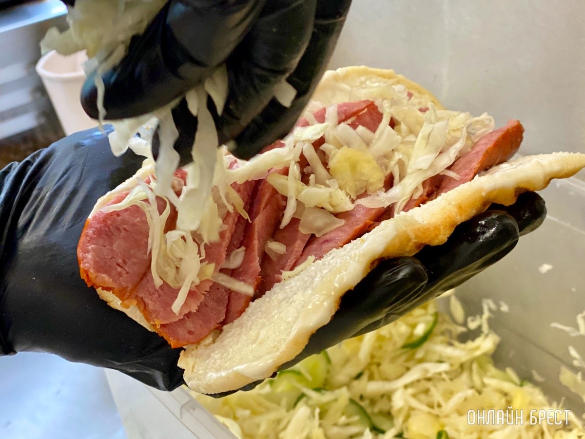 Донеры (шаурма) и Хот-доги, которые ты оценишь! В Бресте на Востоке открылось новое заведение «Лаваш донер спот»