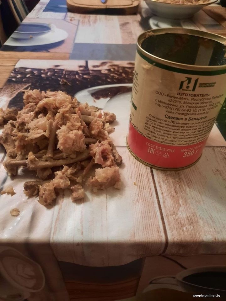 Почему в тушенке с цыпленком так много костей, а на банке написано про 97,4% закладки мяса?