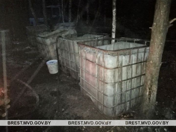 В Пружанском районе обнаружен и уничтожен мини-завод по производству самогона