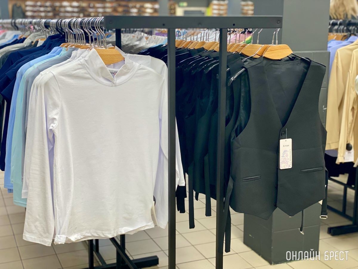 Школьная форма, обувь и аксессуары – в большом брестском магазине «Bazar» есть все! Фотообзор ассортимента и цены