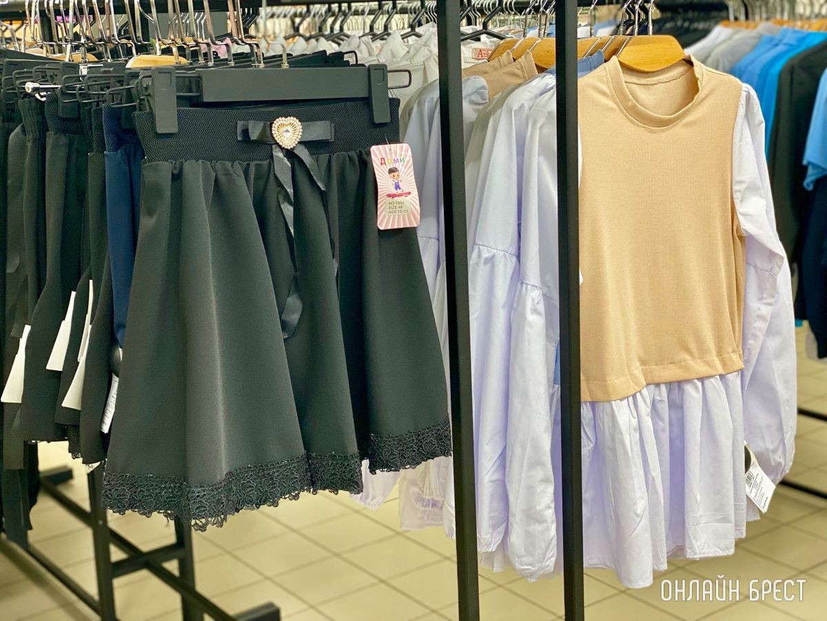 Школьная форма, обувь и аксессуары – в большом брестском магазине «Bazar» есть все! Фотообзор ассортимента и цены