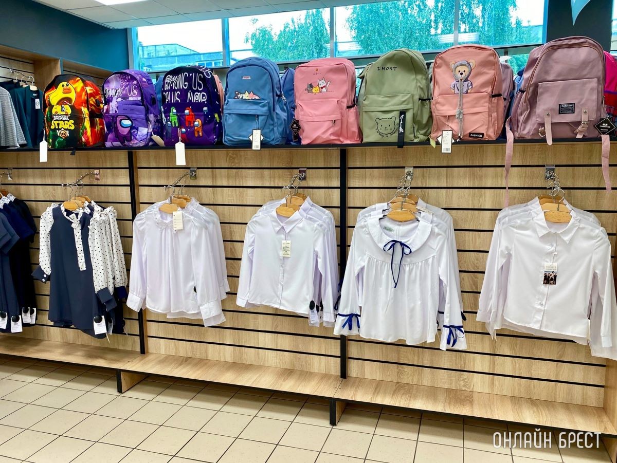 Школьная форма, обувь и аксессуары – в большом брестском магазине «Bazar» есть все! Фотообзор ассортимента и цены