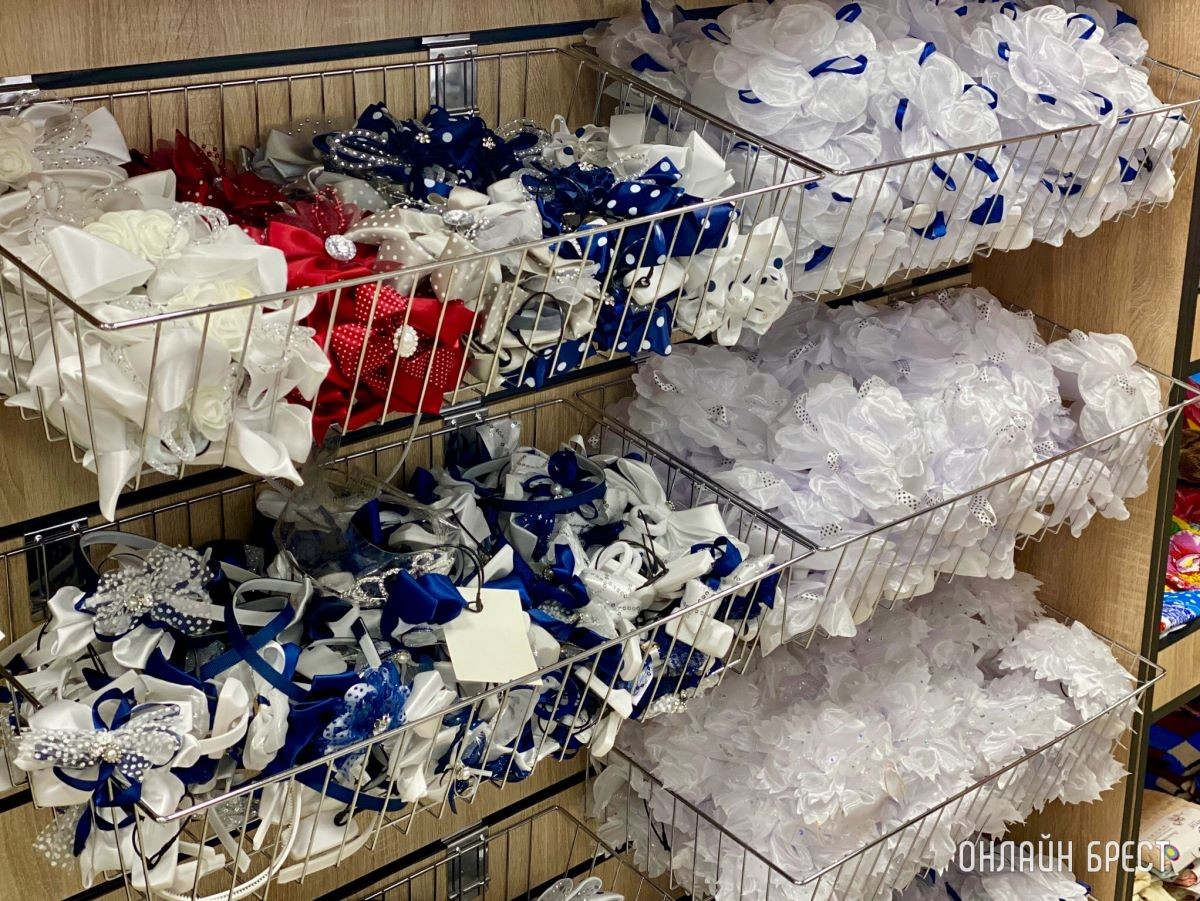 Школьная форма, обувь и аксессуары – в большом брестском магазине «Bazar» есть все! Фотообзор ассортимента и цены