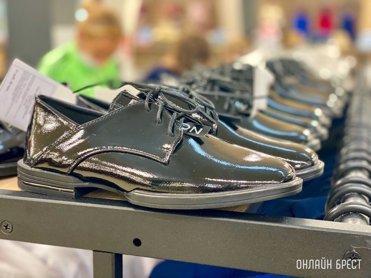 Школьная форма, обувь и аксессуары – в большом брестском магазине «Bazar» есть все! Фотообзор ассортимента и цены