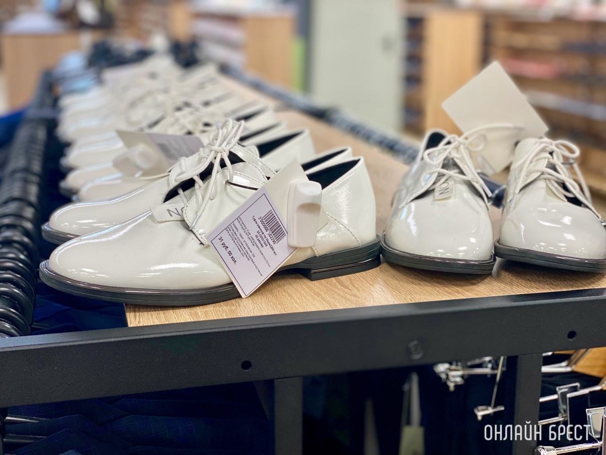 Школьная форма, обувь и аксессуары – в большом брестском магазине «Bazar» есть все! Фотообзор ассортимента и цены