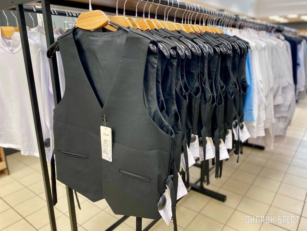 Школьная форма, обувь и аксессуары – в большом брестском магазине «Bazar» есть все! Фотообзор ассортимента и цены