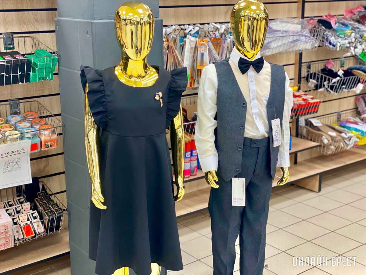 Школьная форма, обувь и аксессуары – в большом брестском магазине «Bazar» есть все! Фотообзор ассортимента и цены